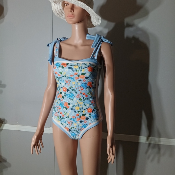 Size small nwt - Picture 4 of 13